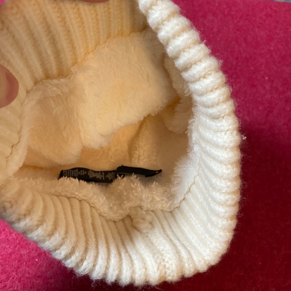 Cream colour pompom toque, NWOT. Adult size. - Picture 8 of 8